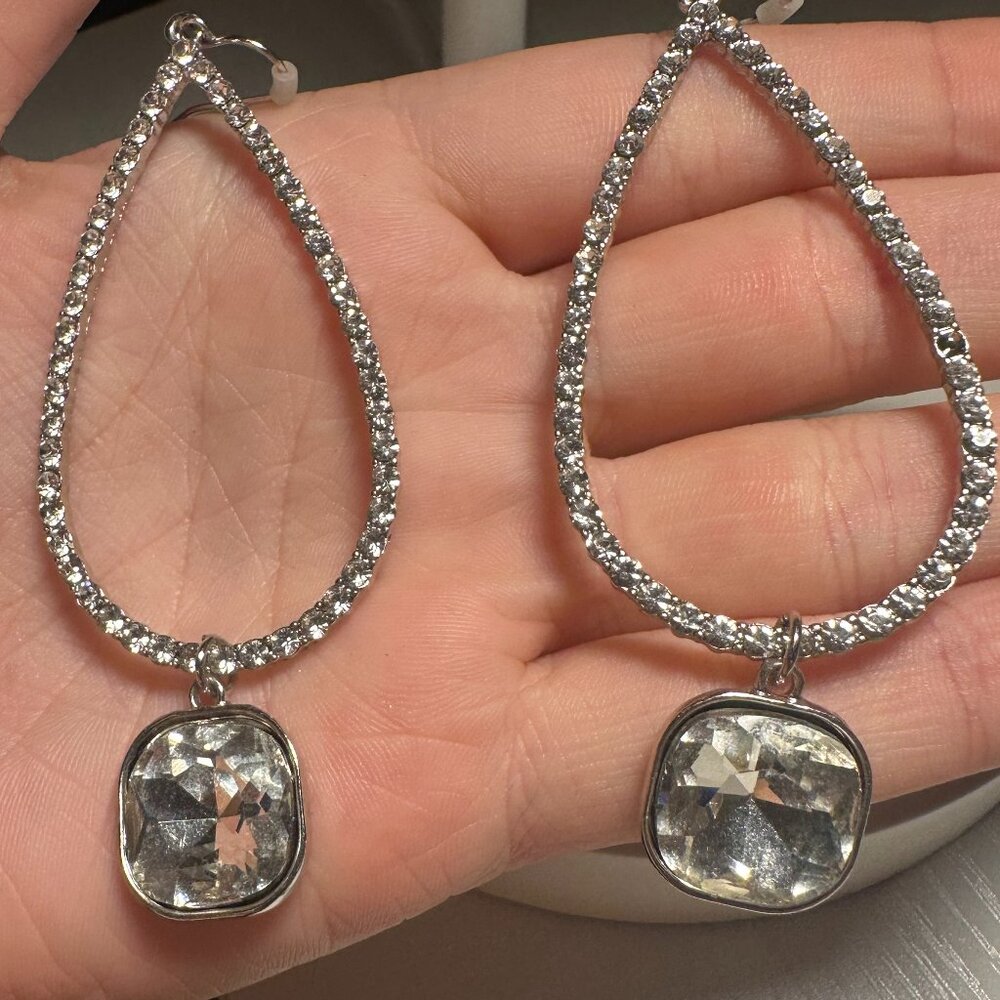 Earrings with hanging gem and diamonds